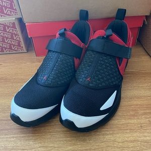 Jordan Trunner 11 LX - Black Varsity Red